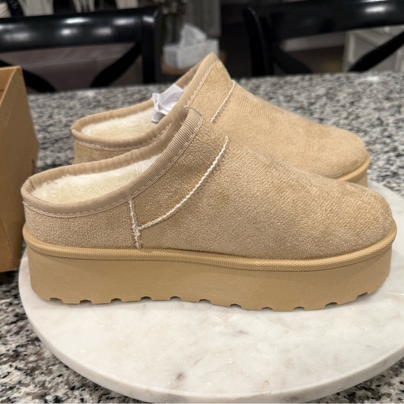 Forever Link Faux Fur Lined Slip On New in Box - Picture 5 of 10